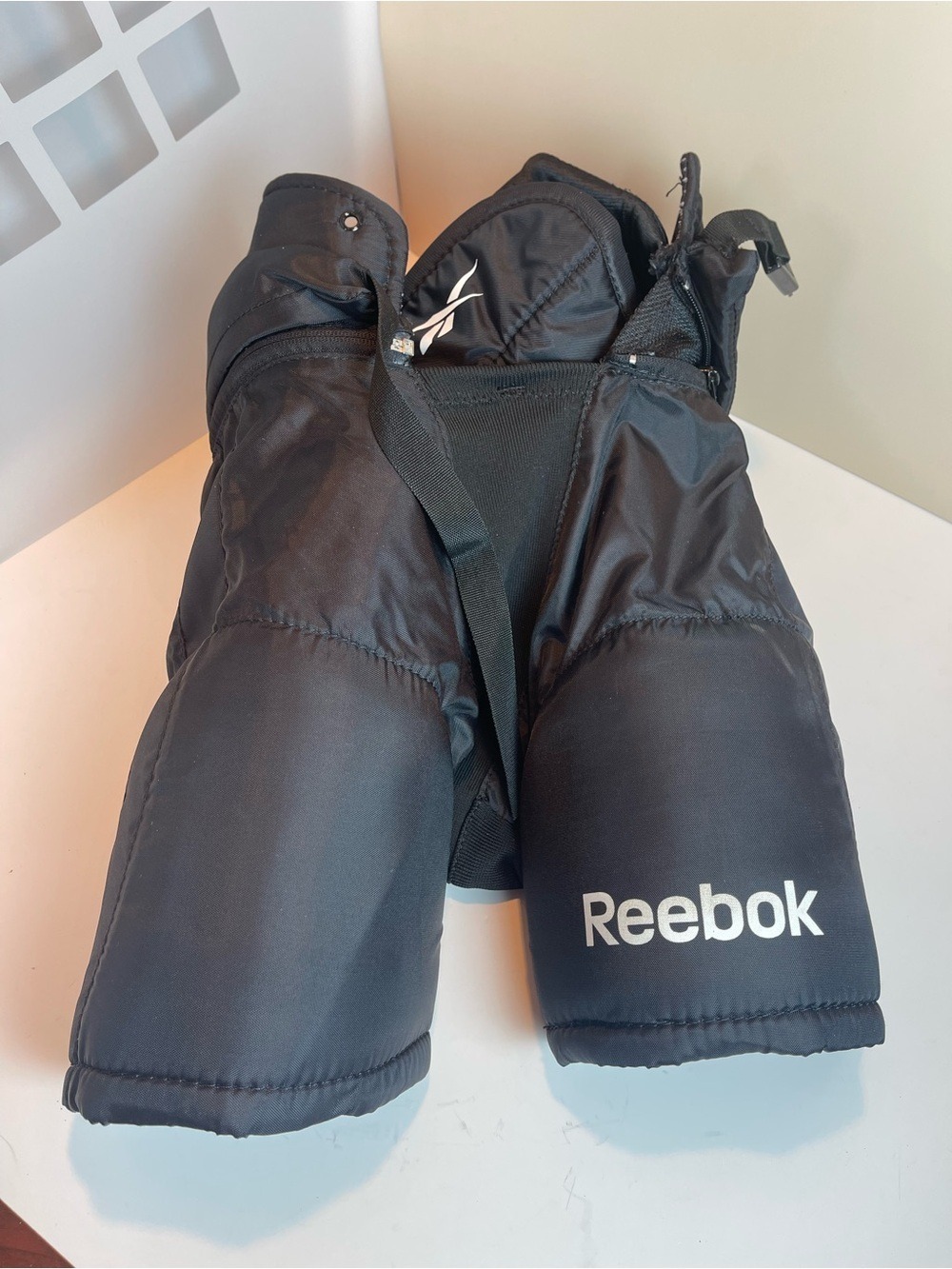Reebok Youth Hockey Pants 20K Pro Black Protective Gear Size Large Youth 22-24in